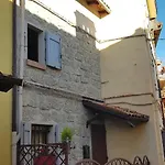 House On The Hills, 10 Minutes From Center Апартаменты *