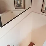 House On The Hills, 10 Minutes From Center Апартаменты *