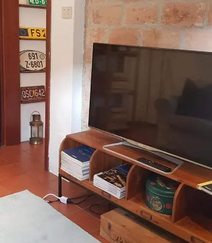 House On The Hills, 10 Minutes From Center Апартаменты